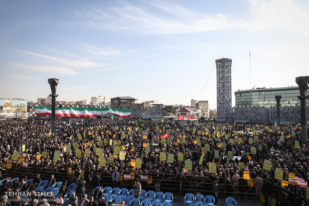 Dey 9 epic marked in Tehran’s Imam Hussein Square