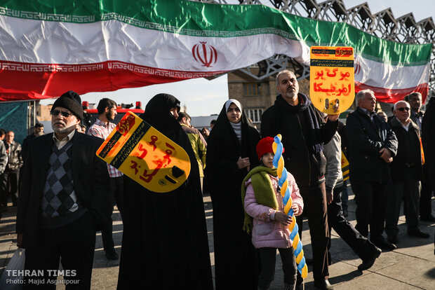 Dey 9 epic marked in Tehran’s Imam Hussein Square