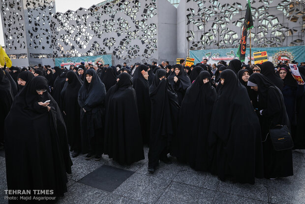 Dey 9 epic marked in Tehran’s Imam Hussein Square