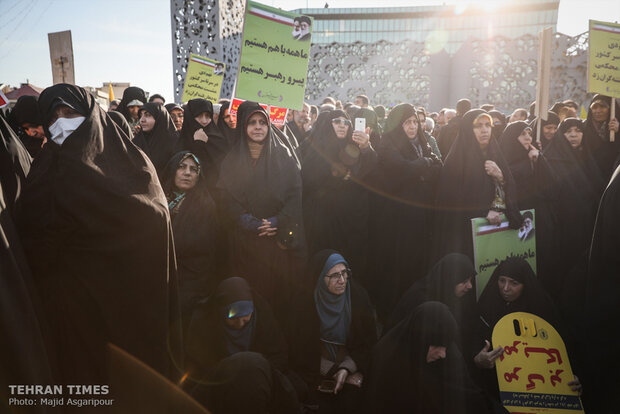 Dey 9 epic marked in Tehran’s Imam Hussein Square