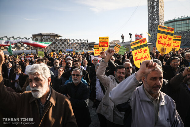 Dey 9 epic marked in Tehran’s Imam Hussein Square