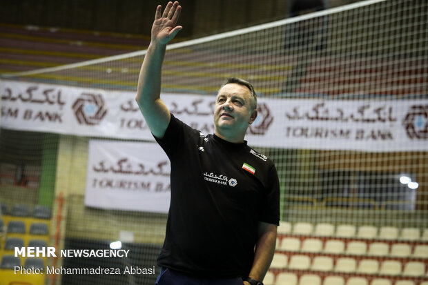 Iranian volleyball team holds training session