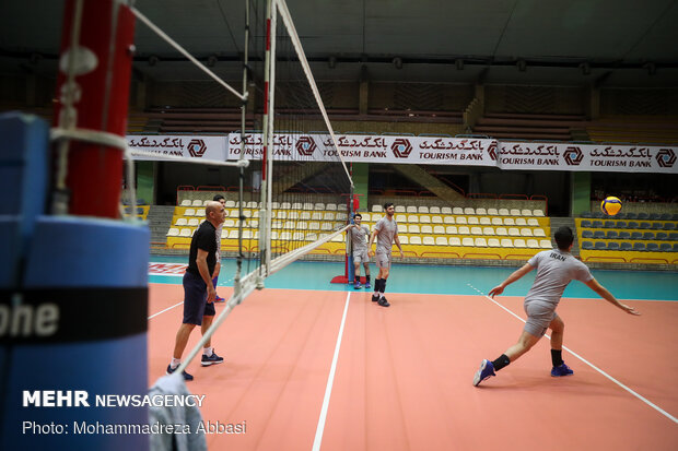 Iranian volleyball team holds training session