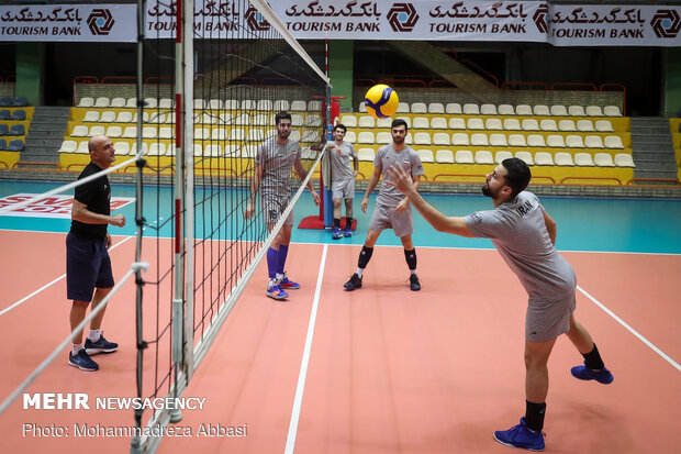 Iranian volleyball team holds training session