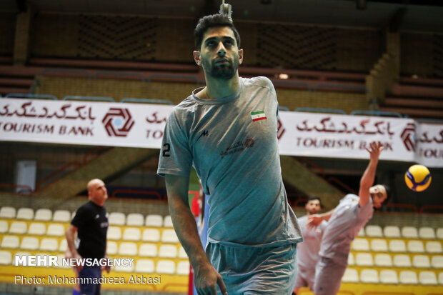 Iranian volleyball team holds training session