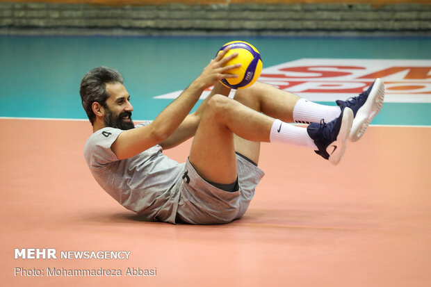 Iranian volleyball team holds training session