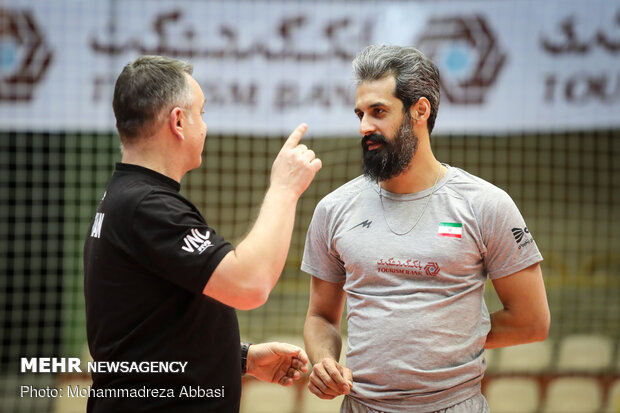 Iranian volleyball team holds training session