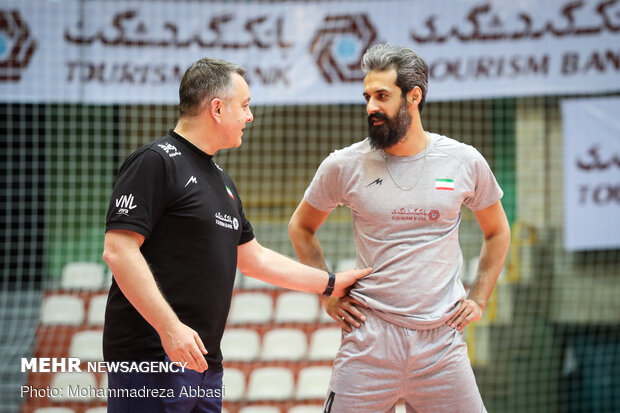 Iranian volleyball team holds training session