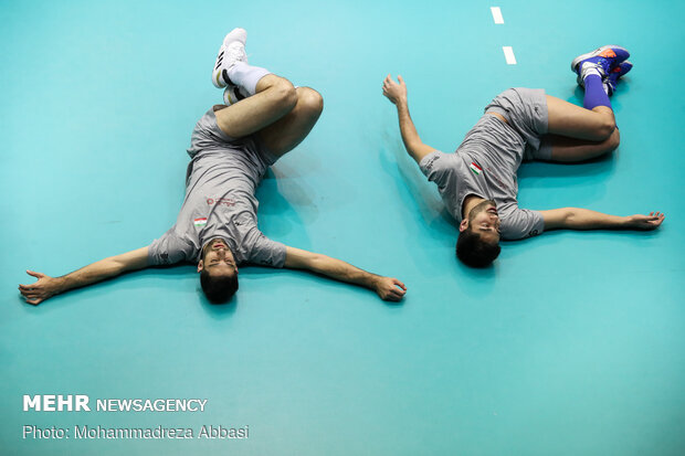 Iranian volleyball team holds training session