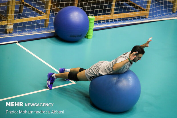 Iranian volleyball team holds training session