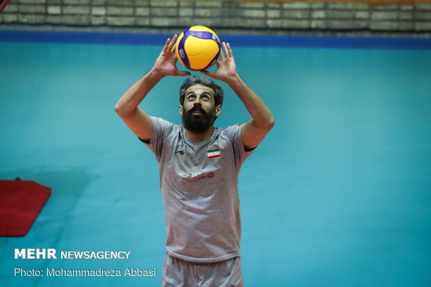 Iranian volleyball team holds training session