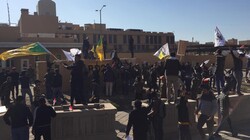 بغداد میں عراقیوں کا امریکی سفارتخانہ کے سامنے مظاہرہ
