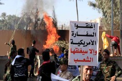 العراق.. إنصاب خيم حول السفارة الأمركية رغم جميع التهديدات الأميركية