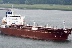 هشدار آمریکا به صاحبان کشتی‌ها درباره انبار کردن نفت ایران