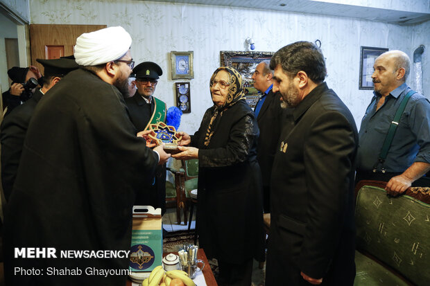 دیدار خادمین مسجد مقدس جمکران به مناسبت ولادت حضرت مسیح علیه السلام و سال نو میلادی با خانواده های شهدای ارامنه و آشوری