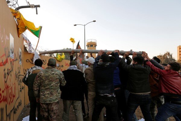 اعتراضات در مقابل سفارت آمریکا در بغداد