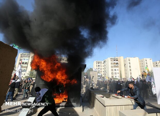 حمله مردم به سفارت آمریکا در بغداد‎