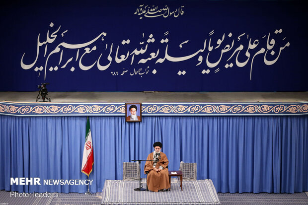 استقبال قائد الثورة لجمع من الممرضين الايرانيين