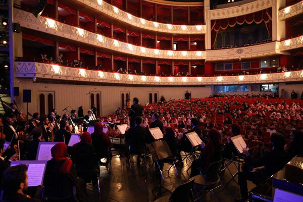 ارکستر ملی برای کودکان آسیب پذیر کنسرت اجرا کرد/ ثبت یک خاطره خوش