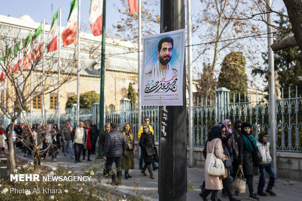 در حاشیه مراسم تشییع شهید مدافع حرم محمدجعفر حسینی و شهید غلامحسین براتعلی جانباز جنگ تحمیلی در بازار تهران