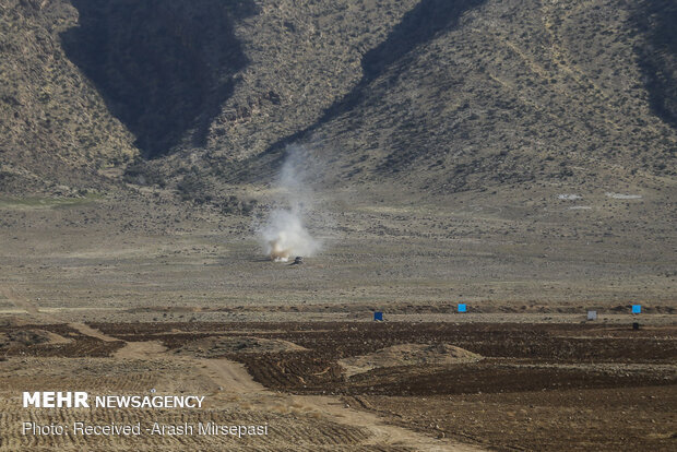 Army Ground Force holds maneuver in southern Iran