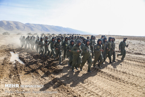 Army Ground Force holds maneuver in southern Iran