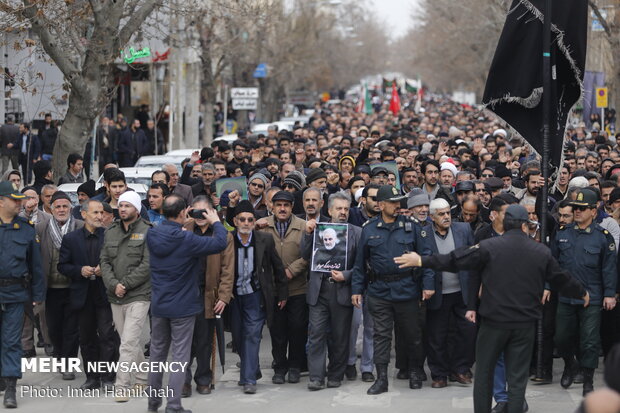 People in Hamedan hold massive anti-US rally over Gen. Soleimani assassination