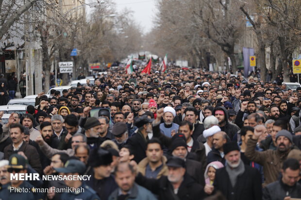 People in Hamedan hold massive anti-US rally over Gen. Soleimani assassination