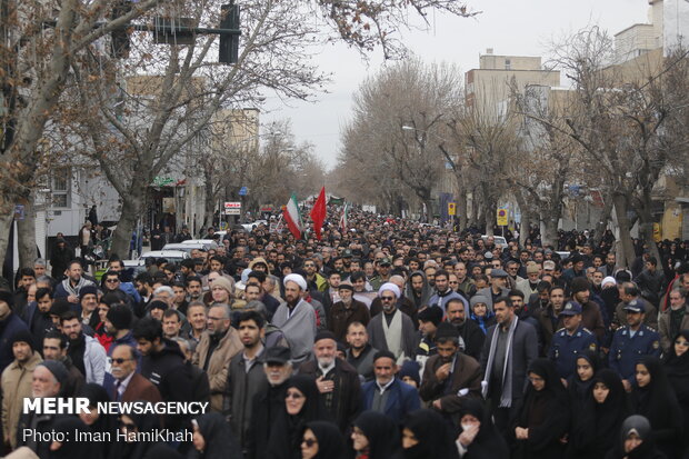 People in Hamedan hold massive anti-US rally over Gen. Soleimani assassination