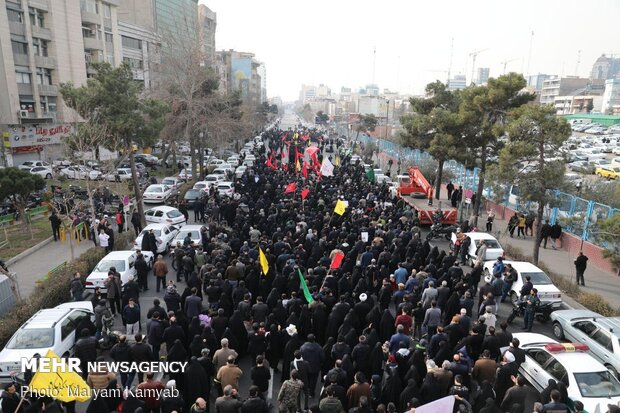 مسيرات جماهيرية في طهران تنديداً بجريمة اغتيال سليماني