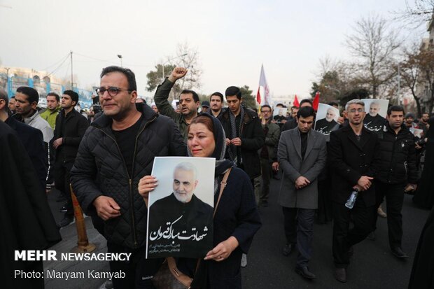 مسيرات جماهيرية في طهران تنديداً بجريمة اغتيال سليماني