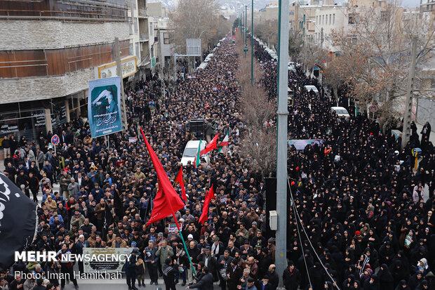 People in Hamedan hold massive anti-US rally over Gen. Soleimani assassination