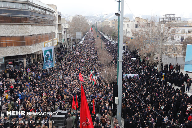 People in Hamedan hold massive anti-US rally over Gen. Soleimani assassination
