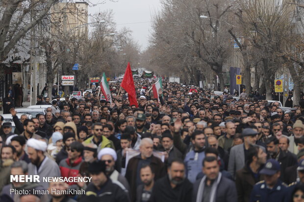 People in Hamedan hold massive anti-US rally over Gen. Soleimani assassination