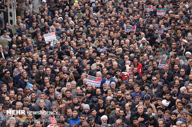 People in Hamedan hold massive anti-US rally over Gen. Soleimani assassination