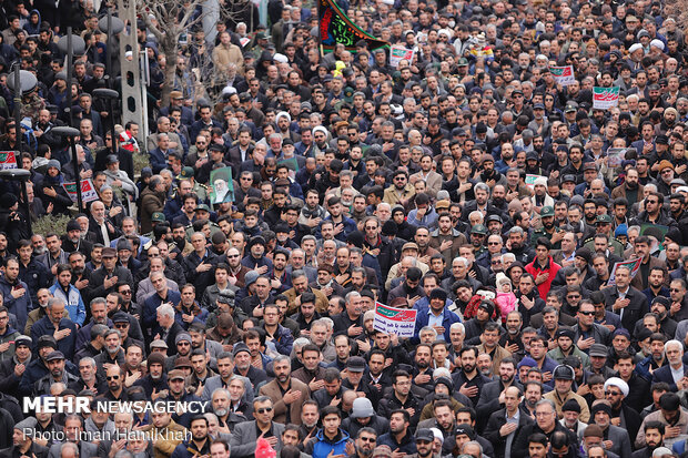 People in Hamedan hold massive anti-US rally over Gen. Soleimani assassination