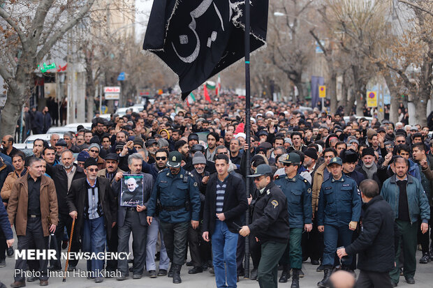 People in Hamedan hold massive anti-US rally over Gen. Soleimani assassination