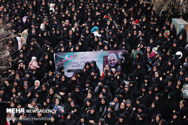 People in Hamedan hold massive anti-US rally over Gen. Soleimani assassination