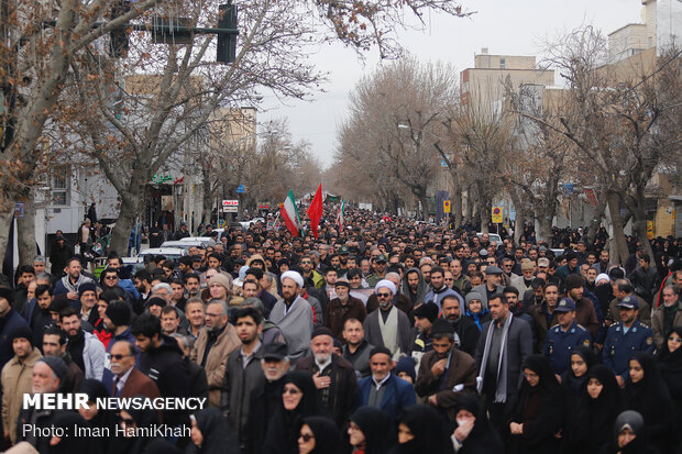 People in Hamedan hold massive anti-US rally over Gen. Soleimani assassination