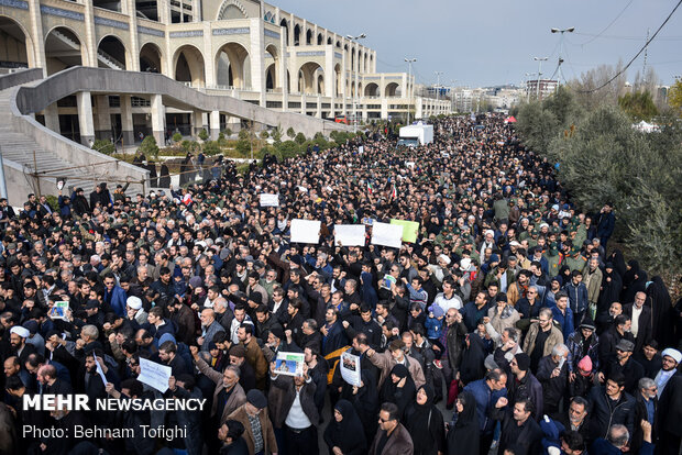صلاة الجمعة في طهران 