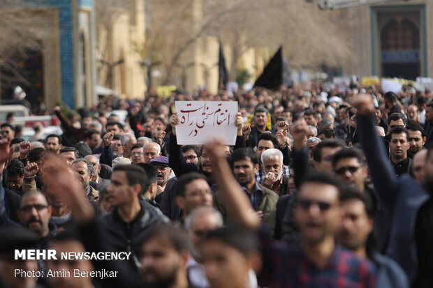 راهپیمایی مردم شیراز در محکومیت ترور شهید حاج قاسم سلیمانی