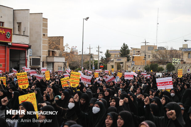 راهپیمایی مردم شیراز در محکومیت ترور شهید حاج قاسم سلیمانی