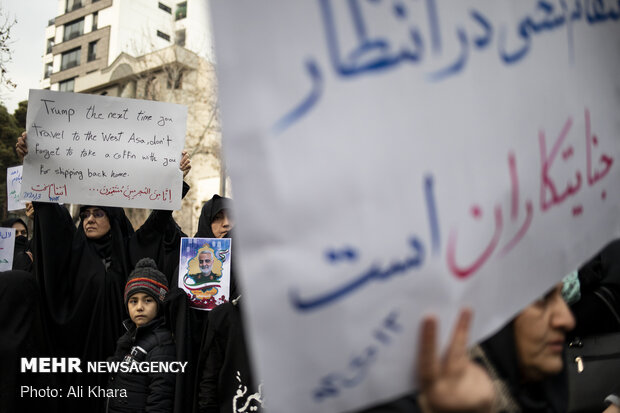 Protest in front of UN office in Tehran for Soleimani's assassination