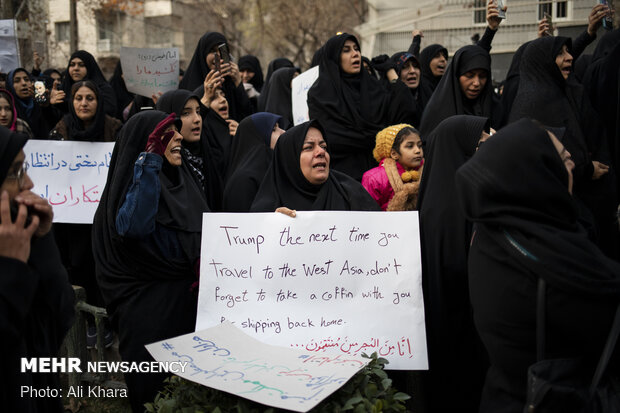 تجمع مقابل دفتر سازمان ملل در تهران
