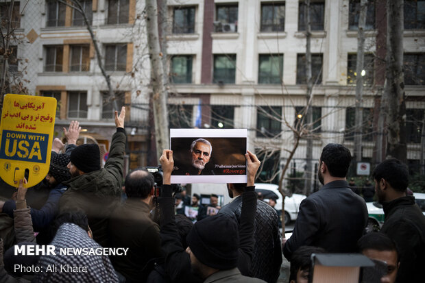 Protest in front of UN office in Tehran for Soleimani's assassination