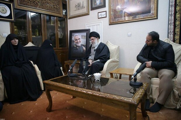 Leader pays visit to family of Gen. Soleimani