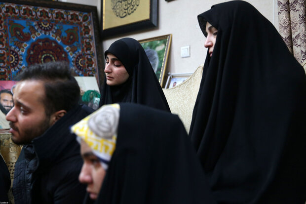 Leader's visit to family of martyr Gen. Soleimani