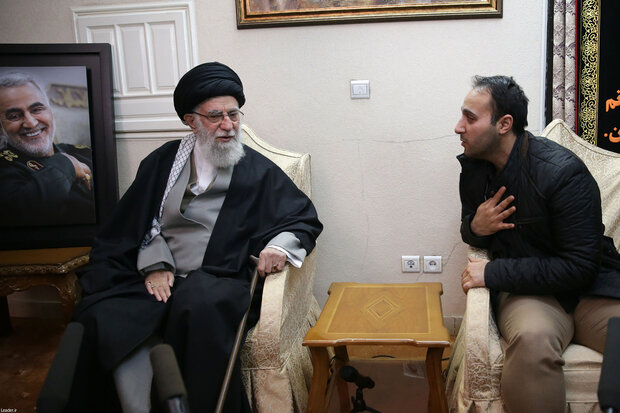 Leader's visit to family of martyr Gen. Soleimani
