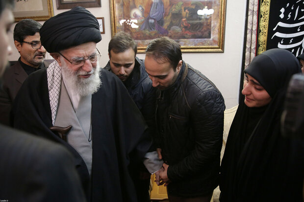 Leader's visit to family of martyr Gen. Soleimani