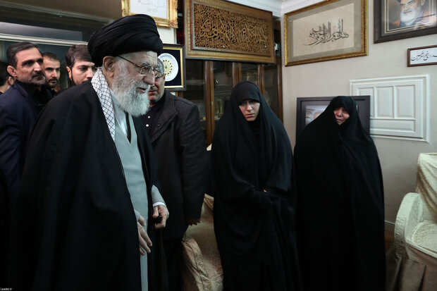 Leader's visit to family of martyr Gen. Soleimani